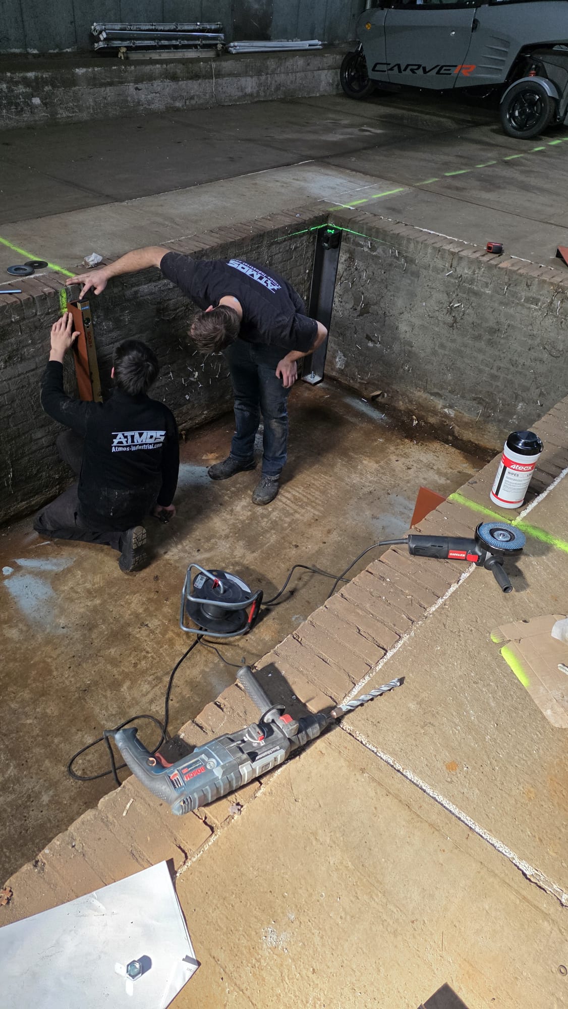 Vakman tijdens TIG-laswerk aan een stalen constructie